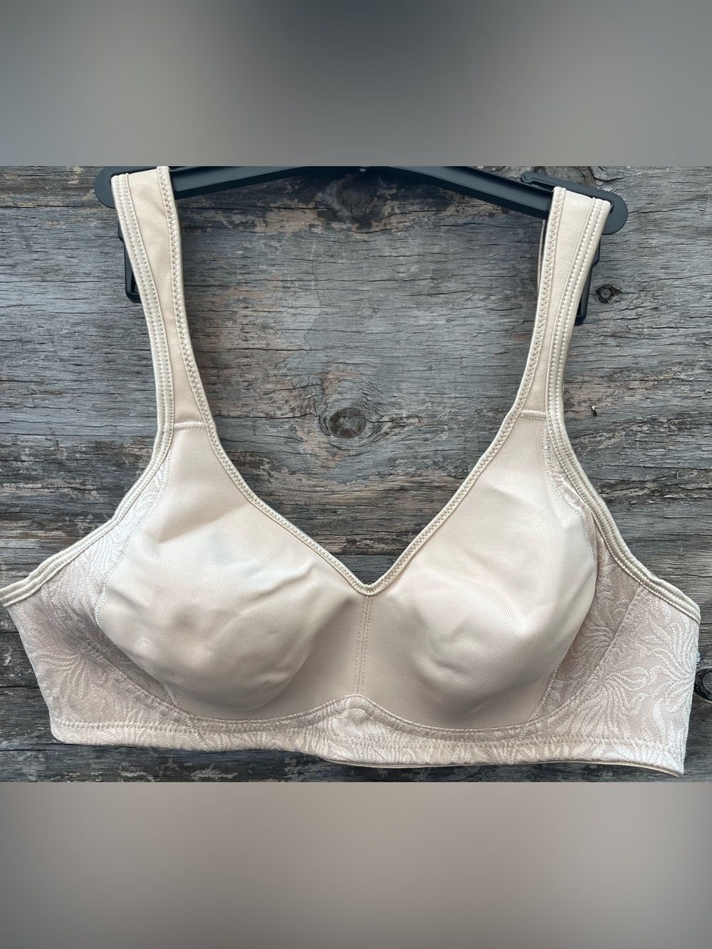 Playtex 18 Hour Side & Back Smoothing With Cool Comfort Wirefree Bra 36B